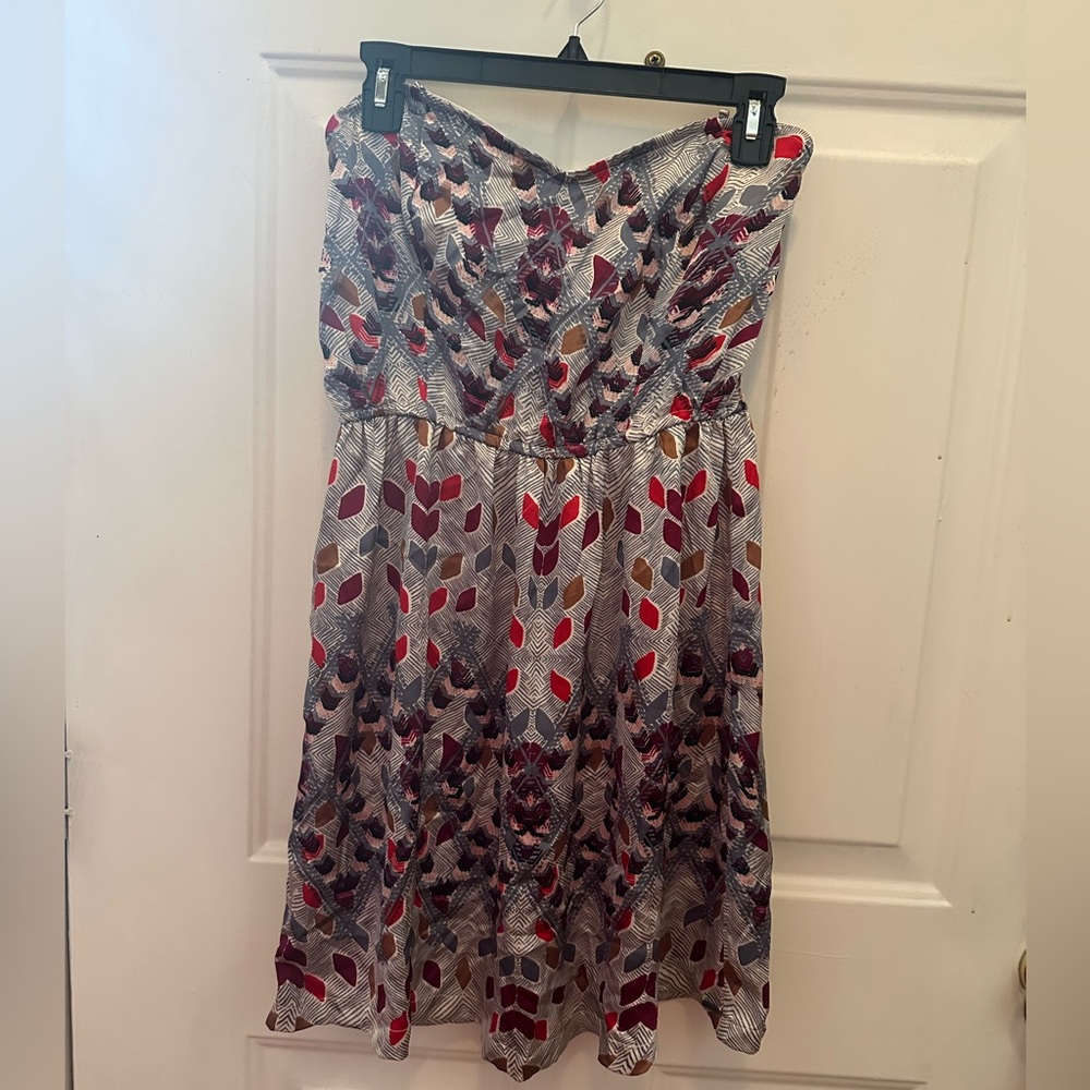 Silky patterned strapless dress